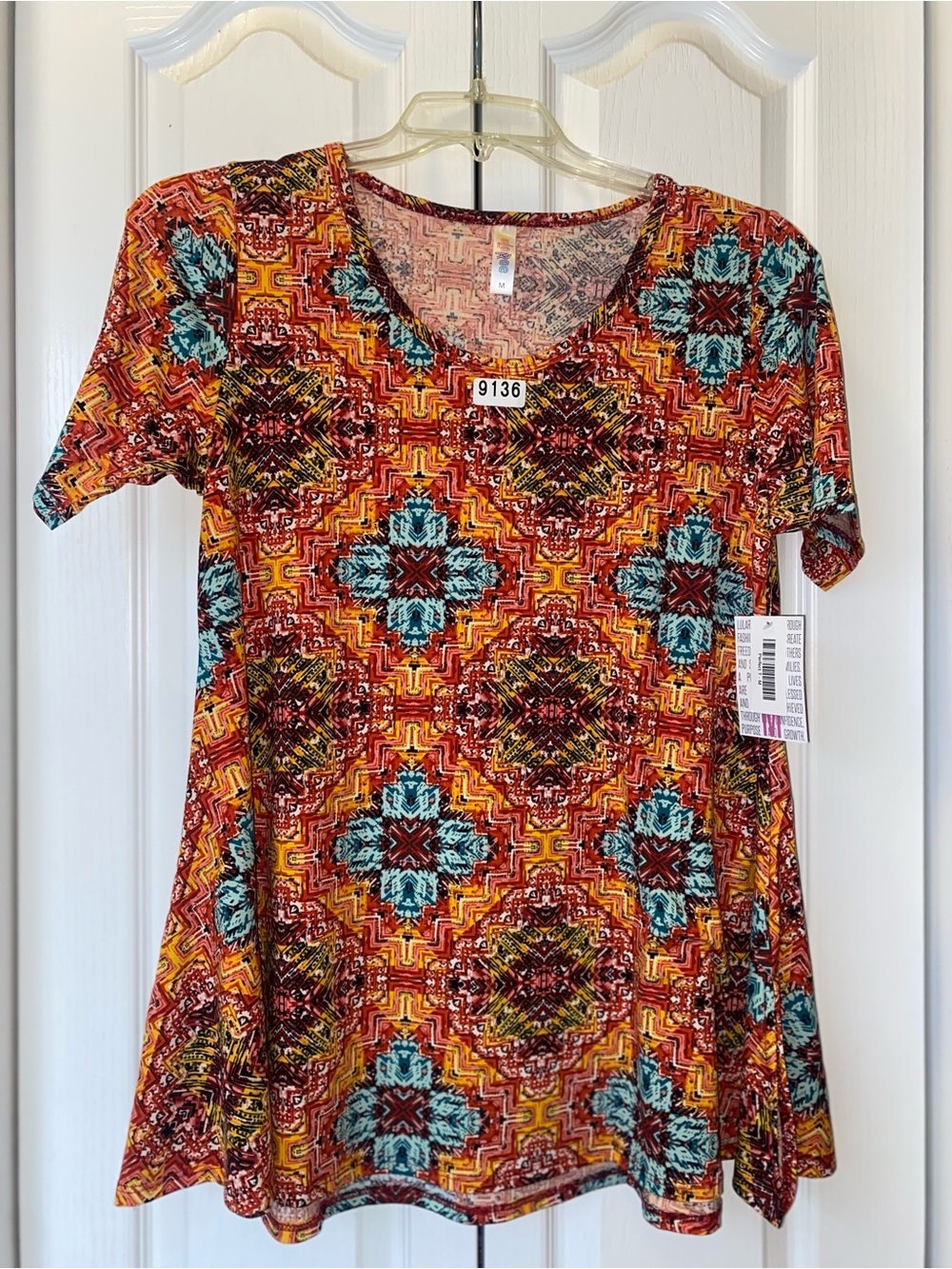 9136 - NWT LuLaRoe Perfect T Medium Top